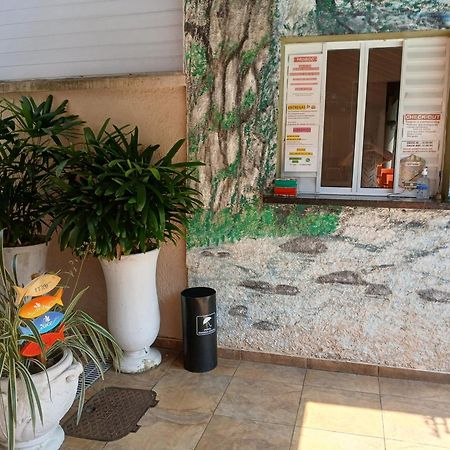Pousada Parque Suites Estacionamento E Piscina Guarujá Eksteriør bilde