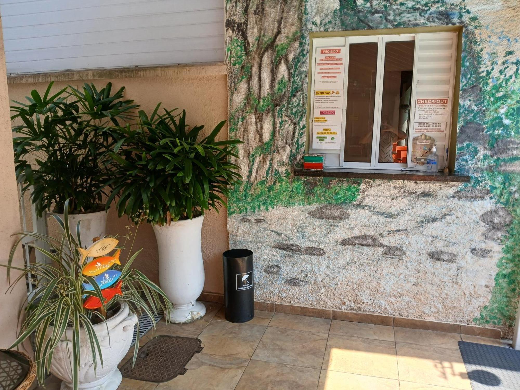 Pousada Parque Suites Estacionamento E Piscina Guarujá Eksteriør bilde